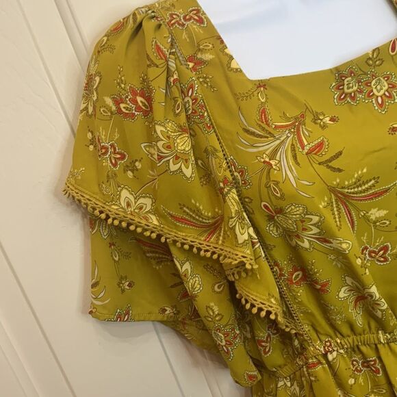 C & V Chelsea & Violet Size Medium Square Neck Green Red Shorts Tue Back Romper - Picture 4 of 12